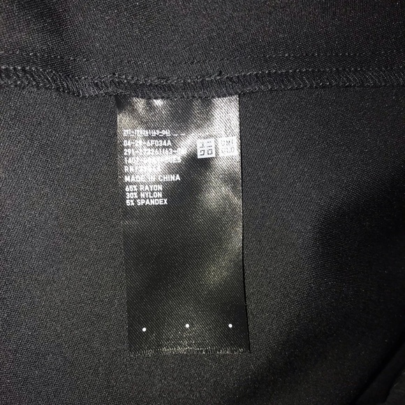 Uniqlo black sleeveless dress - Picture 5 of 6